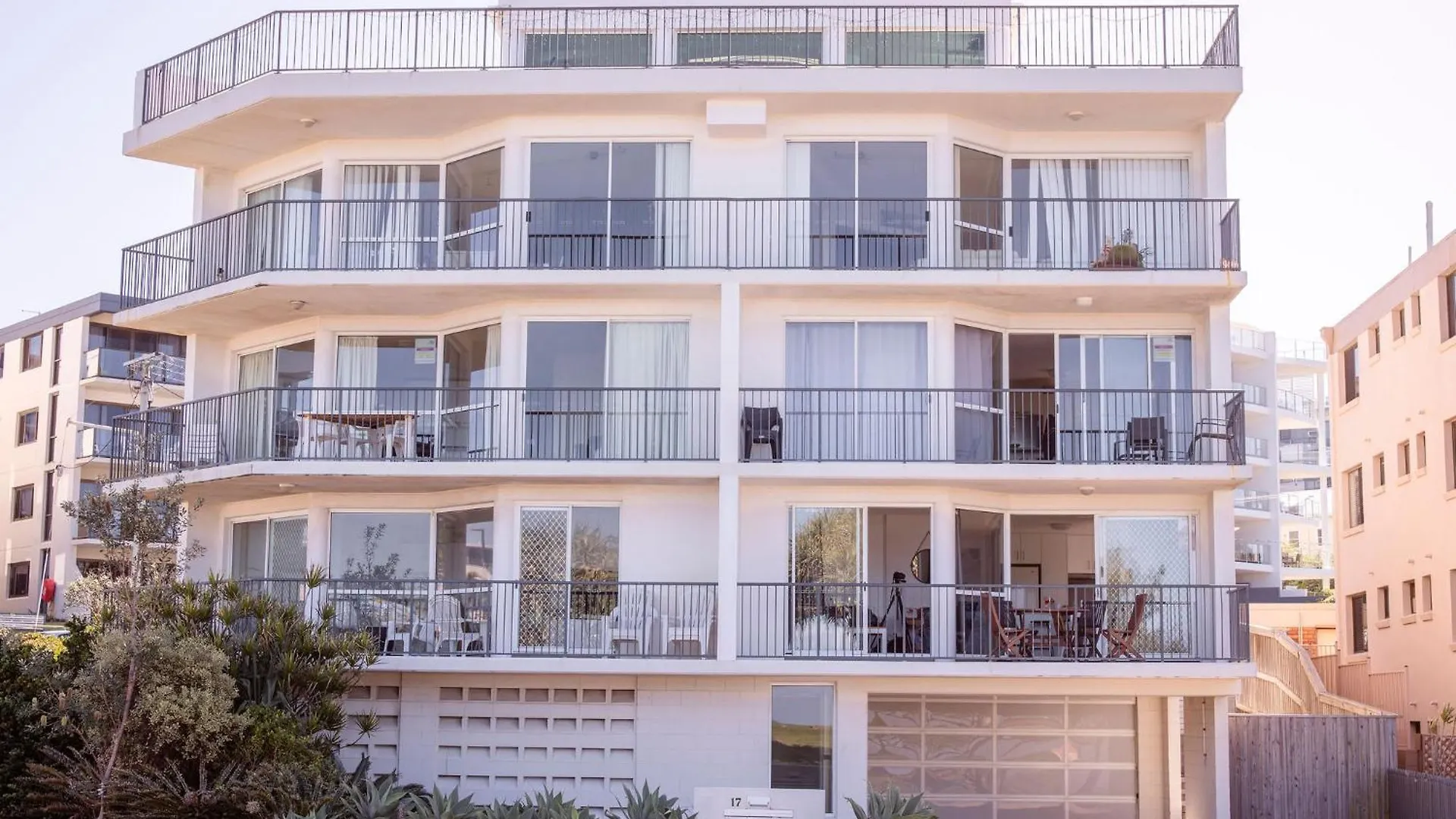 Kings Beach Oceanfront Apartment With Pool 칼론드라