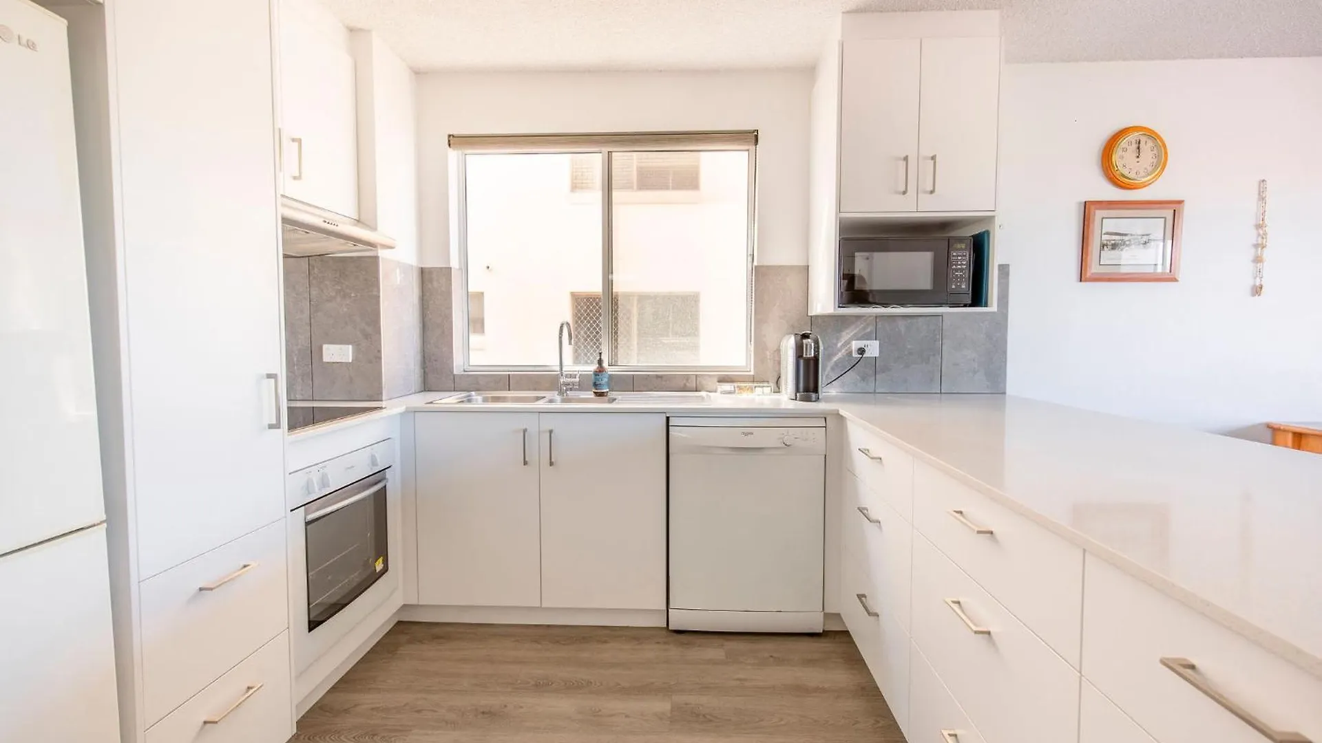 Kings Beach Oceanfront Apartment With Pool 칼론드라