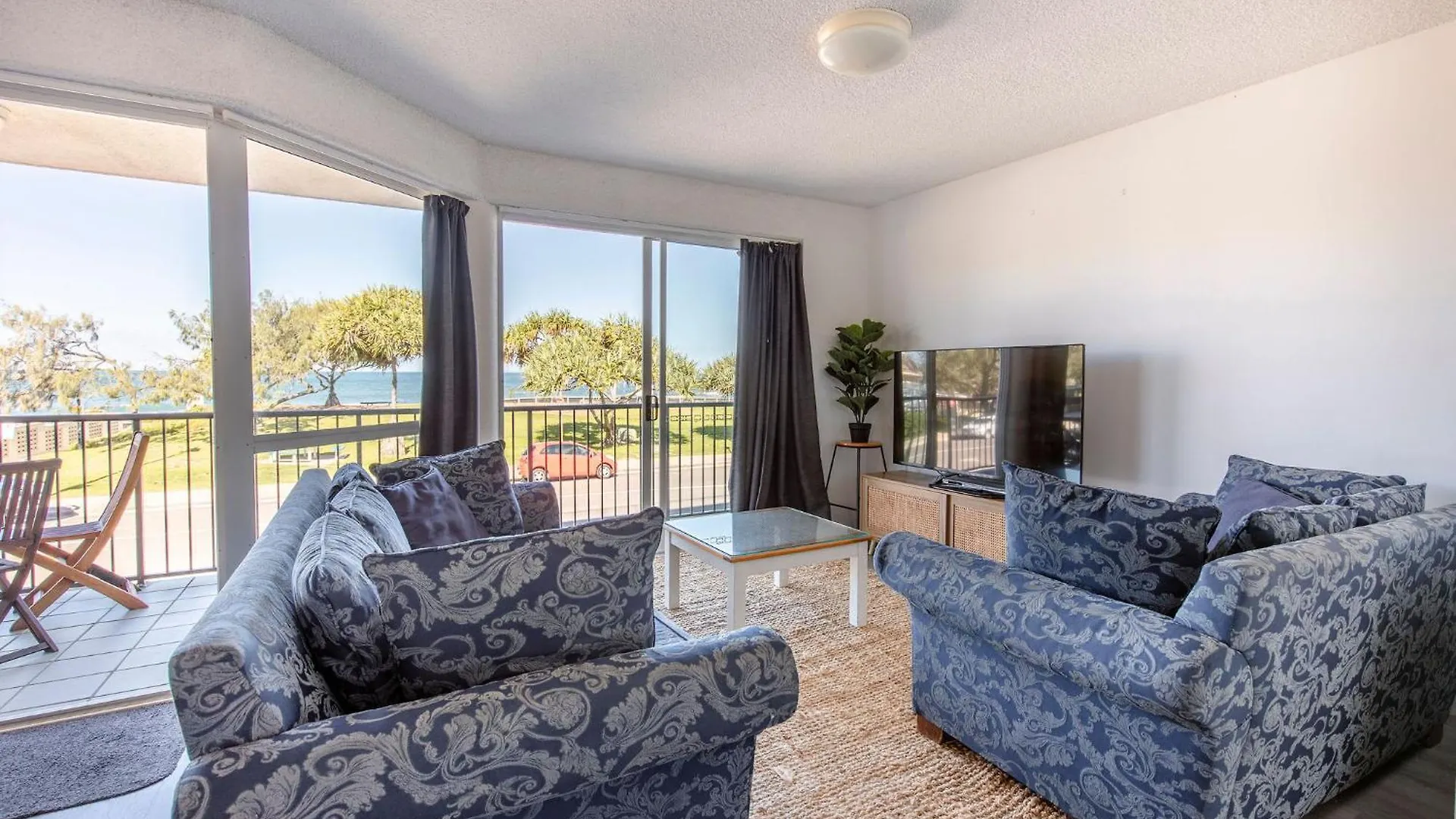 Kings Beach Oceanfront Apartment With Pool 칼론드라 오스트레일리아