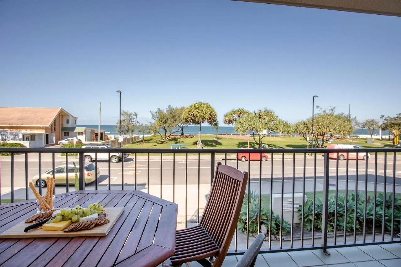 Kings Beach Oceanfront Apartment With Pool Caloundra 0*,