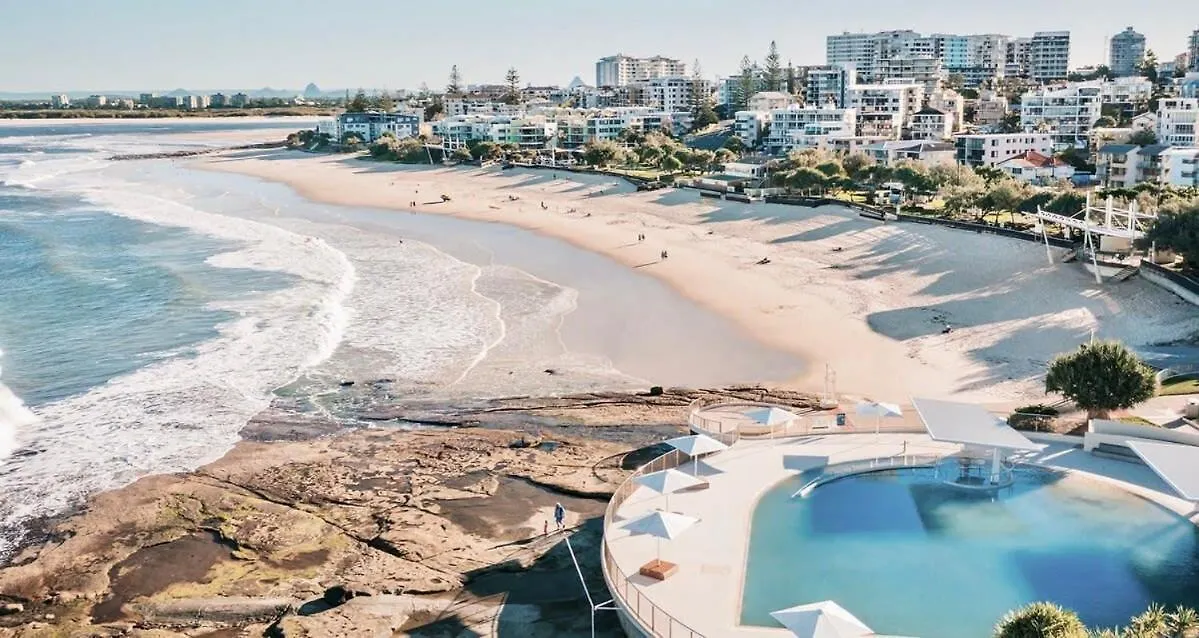 Kings Beach Oceanfront Apartment With Pool Caloundra